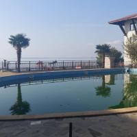 Monastery Sveti Vlas with Garden，位于圣弗拉斯Sveti Vlas New Beach的酒店