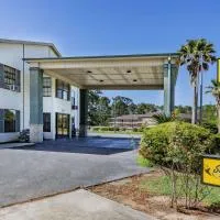 Super 8 by Wyndham Kinder/Coushatta near Casino，位于金德的酒店