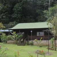 Cabañas Montañas del Tenorio，位于Rio Celeste的酒店