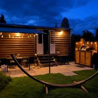 Poachers Hut at Keepers Cottage - Hot Tub & Pizza Oven - Trossachs