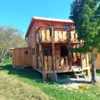 Cabane insolite TOUT CONFORT Chalet Gites Luzy Morvan Bourgogne，位于吕齐的酒店