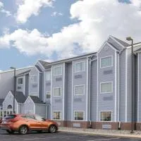 Microtel Inn & Suites by Wyndham Delphos,位于Delphos的酒店