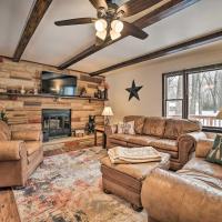 Houghton Lake Cottage Escape with Patio!，位于霍顿湖Roscommon County Airport - HTL附近的酒店