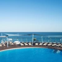 爱尔波多皮埃尔假日酒店，位于福恩吉罗拉埃尔卡斯提罗海滩的酒店