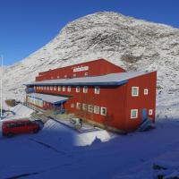 Sulisartut Højskoliat，位于QaqortoqAlluitsup Paa Heliport - LLU附近的酒店