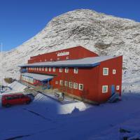 Sulisartut Højskoliat，位于QaqortoqQaqortoq Heliport - JJU附近的酒店