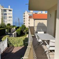Magnifique appartement climatis&eacute; de 87m&sup2;, &agrave; 100m de la plage，位于昂蒂布的酒店