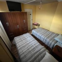 HABITACION DOBLE baño compartido，位于卡拉马卡拉马洛阿省机场 - CJC附近的酒店