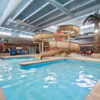 Ramada by Wyndham Sioux Falls Airport - Waterpark Resort & Event Center，位于苏福尔斯苏瀑支线机场 - FSD附近的酒店