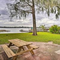 Waterfront Vacation Rental on Lake Mirror!，位于温特黑文Winter Haven's Gilbert Airport - GIF附近的酒店