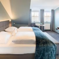 Hotel zur Post - Economy Rooms，位于加瑞尔瓦里尔布施机场 - VAC附近的酒店