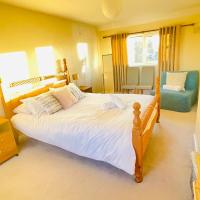 St Ives, King Bed Cosy home, parking, fast Wi Fi，位于圣艾夫斯RAF委顿机场 - QUY附近的酒店