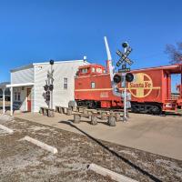 Unique Joplin Gem Converted Train Car Studio，位于乔普林乔普林区域机场 - JLN附近的酒店