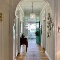 Gorgeous Arthouse Queenslander In Ipswich，位于Bundamba的酒店