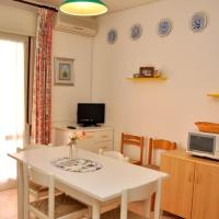 Nice two-bedroom apartment 150m from the beach，位于比比翁Bibione Lido dei Pini的酒店