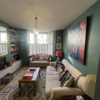 Stylish and Spacious 2 Bedroom House in Brixton，位于伦敦赫恩山的酒店