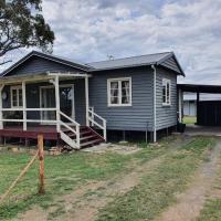 Parlour Mountain Cottage，位于Boorolong因弗雷尔机场 - IVR附近的酒店