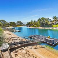 Broadbeach Bungalow - Heated Pool - Sleeps 7，位于黄金海岸Broadbeach Waters的酒店