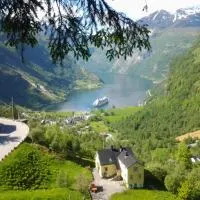 Lunheim in Geiranger，位于盖郎厄尔峡湾的酒店