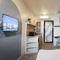 Hive Manila Guesthouse and Apartments 400 Mbps - Gallery Studio，位于Bacoor的酒店