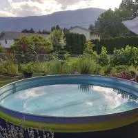 Global Village Permaculture BnB,位于奥利弗的酒店