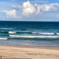 Sea Glass - Ocean View at Symphony Beach Club，位于奥蒙德海滩的酒店