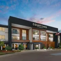 Courtyard by Marriott Dallas Lewisville，位于路易斯维尔的酒店