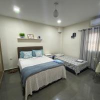 Agradable dormitorio en suite con estacionamiento privado，位于埃斯特城Guarani International Airport - AGT附近的酒店