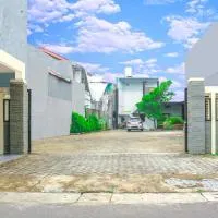 HP Residence Mitra RedDoorz near Alun Alun Kediri，位于谏义里的酒店