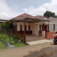 Homestay Defaza，位于伦邦Cikole的酒店