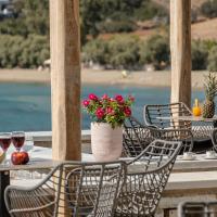 Porto Dema Luxury Suites，位于斯希努萨岛的酒店