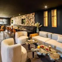 Logis Hôtel LBB - les 2 lacs,位于克莱尔沃雷拉克的酒店