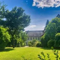 Schloss Sennfeld - Hotel & Restaurant & Veranstaltungsort，位于Adelsheim的酒店