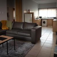 VillaZek a modern 2 bedroom open- plan apartment with parking，位于比勒陀利亚Garsfontein的酒店