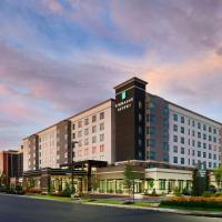 Embassy Suites By Hilton Atlanta Airport North，位于亚特兰大马里兰大学帕克分校的酒店