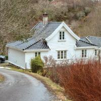 Stunning Home In Blomsterdalen With 3 Bedrooms And Wifi，位于Blomsterdalen卑尔根机场 - BGO附近的酒店