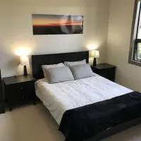 Upper Floor w Courtyard View 550，位于基洛纳南潘多希区的酒店