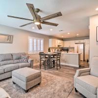 Stylish House with Patio, 8 Mi to Vegas Strip!，位于拉斯维加斯Henderson Executive Airport - HSH附近的酒店