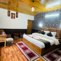 Hotel Hilltop At Mall Road Manali With Open Terrace，位于马拉里New Manali的酒店