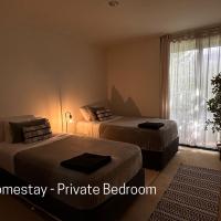 Homestay - Yarra River Boulevard - Private Room，位于墨尔本列治文的酒店