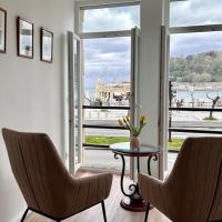 Apartment on La Concha Beach - Villa Iru，位于圣塞瓦斯蒂安的酒店