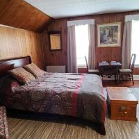 Super Spacious 1 bedroom w/n walking dist' to town，位于马尼斯蒂Manistee County-Blacker - MBL附近的酒店