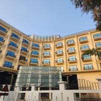 Paragon Hotel & Resort，位于斯里曼加尔乌帕齐拉卡玛拉普尔机场 - IXQ附近的酒店