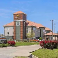 希尔斯伯勒拉金塔旅馆及套房，位于希尔斯伯勒的酒店