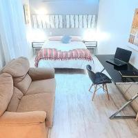 Habitación amplia con baño privado a pasos de la playa en piso familiar，位于圣塞瓦斯蒂安Ondarreta Beach的酒店