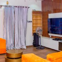 Luxury 3-Bedroom Duplex FAST WIFI & 247Power，位于拉各斯的酒店