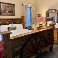 Historic Branson Hotel - Horseshoe Room with King Bed - Downtown - FREE TICKETS INCLUDED，位于布兰森布兰森市中心的酒店