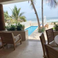 Stunning beachfront house w/ private pool.，位于锡瓦塔塔内霍伊斯塔帕·芝华塔尼欧国际机场 - ZIH附近的酒店