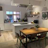 Ideal Bristol getaway - 3 bed harbourside home，位于布里斯托雷德克里夫的酒店