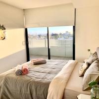 Shared Homestay Tranquil Art Deco Private Room with Private Bathroom In Brunswick，位于墨尔本Lygon Street的酒店